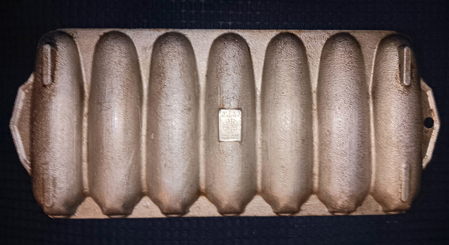 Vintage WEAREVER No. 2797 Cornbread Mold Cast Aluminum Baking Pan