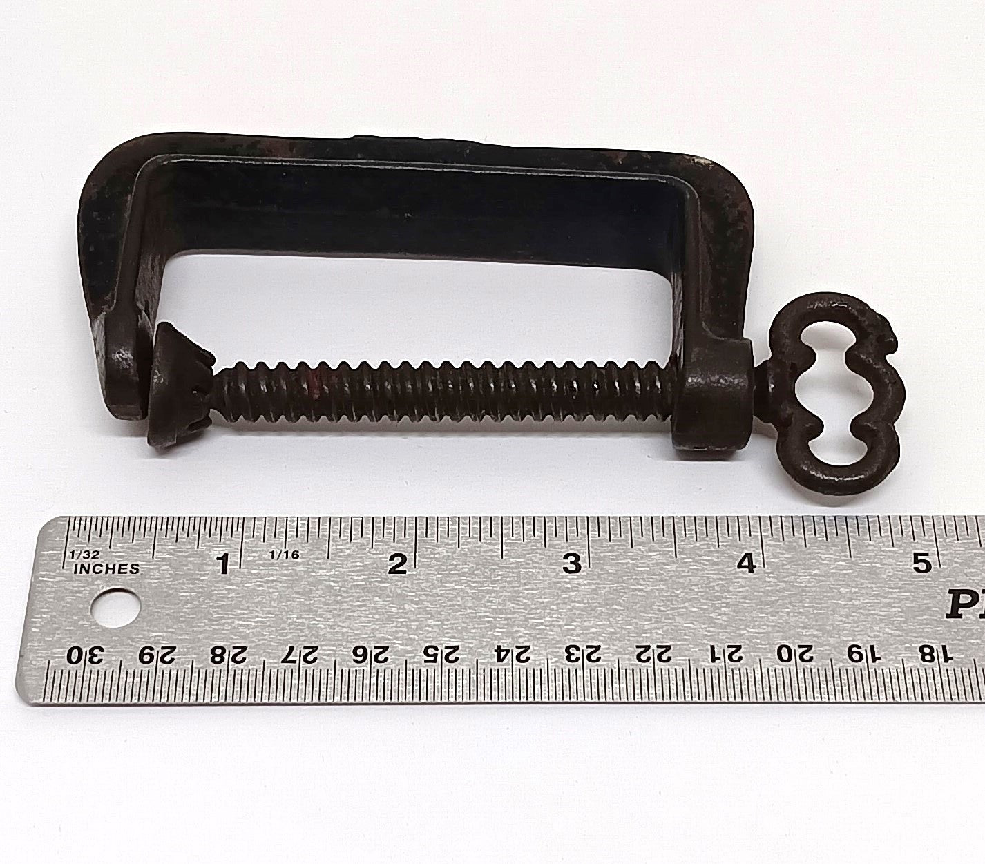 Vintage Ornate 4" Metal Clamp