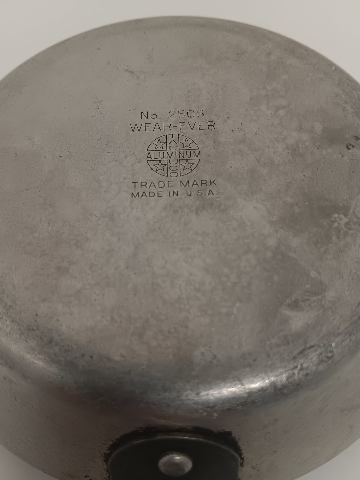 WEAR-EVER No. 2506 Tacuco Aluminum Pan Antique Vintage