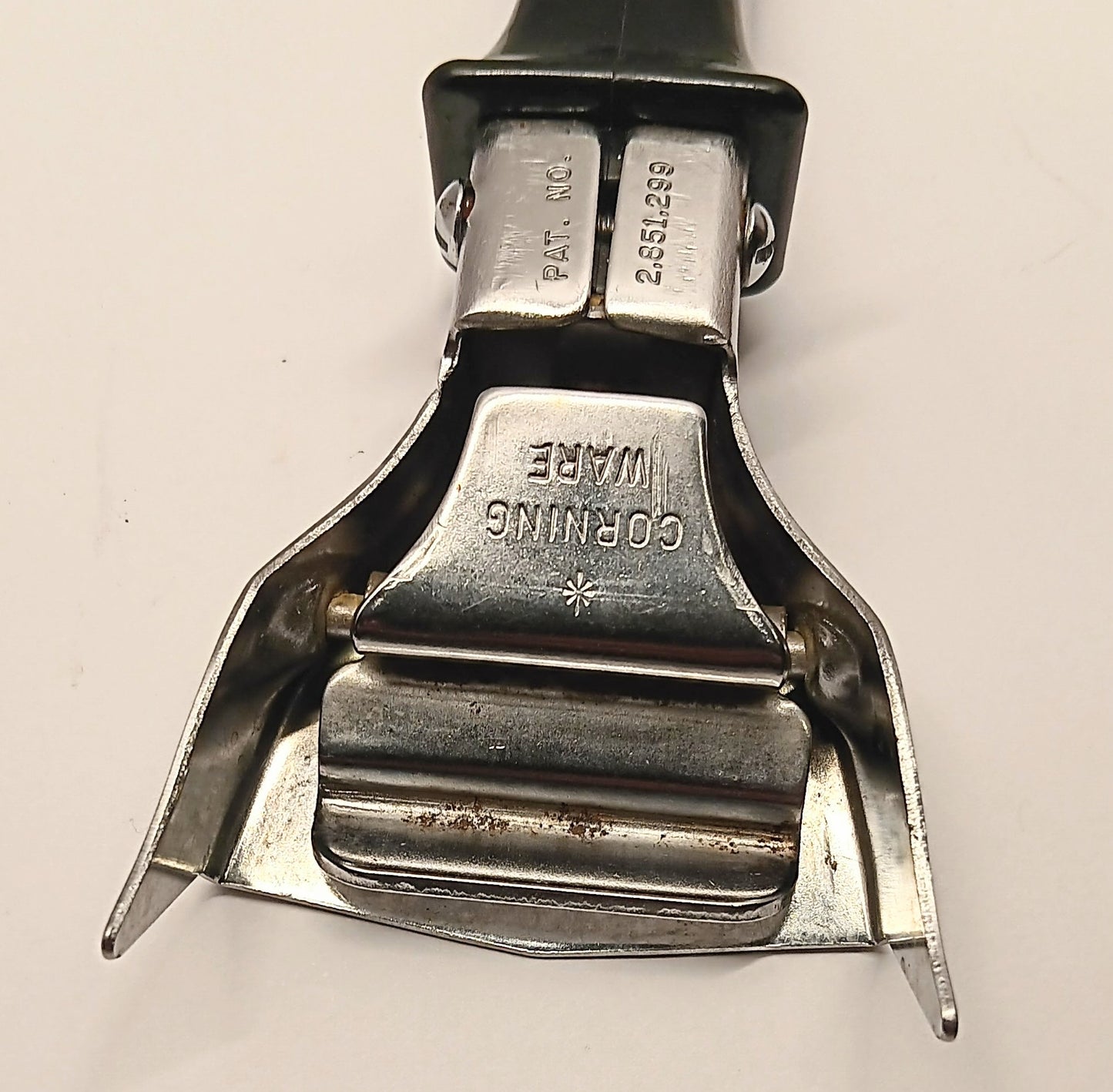Vintage Pyrex Plastic & Steel Hot Pan Dish Casserole Clip on Handle Holder #1