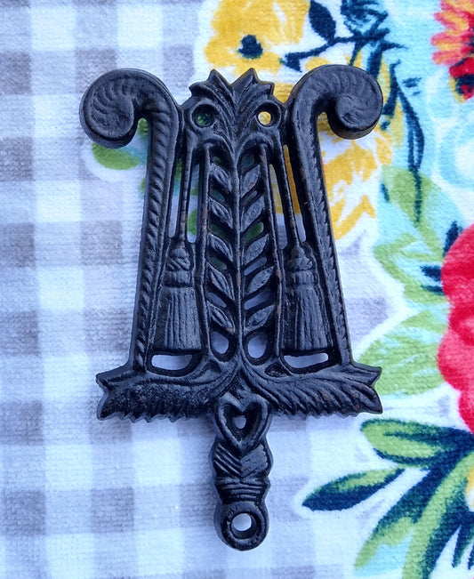 Wilton Cast Iron Folk Trivet Scroll Tassel Wheat Design